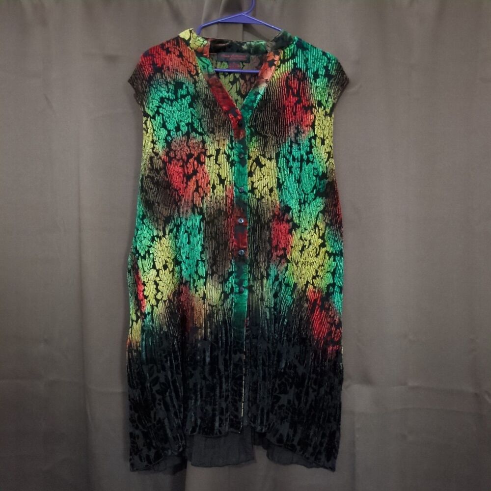 Pleats Collection Women's Sleeveless Abstract Art Top Button Down 1XL